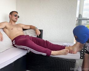 Alpha Tom aka alphadomtom - 06-23-2023 OnlyFans Video - There is nothing better than getting worshiped while Im chilling on my balcony