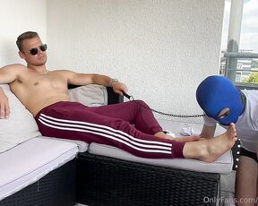 Alpha Tom aka alphadomtom - 06-23-2023 OnlyFans Video - There is nothing better than getting worshiped while Im chilling on my balcony