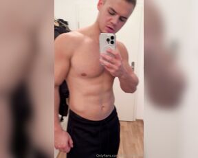 Alpha Tom aka alphadomtom - 12-01-2023 OnlyFans Video - Take a deeeep sniff