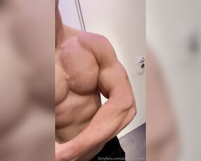 Alpha Tom aka alphadomtom - 01-22-2024 OnlyFans Video - Worship that body