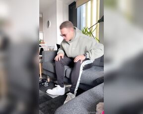 Alpha Tom aka alphadomtom - 03-23-2024 OnlyFans Video - Worship my smelly sneakers