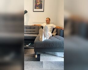 Alpha Tom aka alphadomtom - 09-20-2023 OnlyFans Video - Worship my beautiful feet and get weak