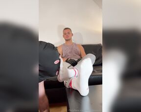 Alpha Tom aka alphadomtom - 10-19-2023 OnlyFans Video - Take off my sock with your teeth