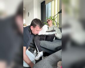 Alpha Tom aka alphadomtom - 03-23-2024 OnlyFans Video - Inhale the smell of my stinky socks