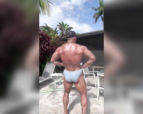 David Mitchell aka cpxxx - 04-12-2024 OnlyFans Video - Some flexing at the pool