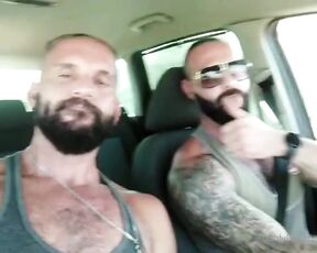 Jonanwolffxxx aka jonanwolfxxx - 08-28-2022 OnlyFans Video - Comiendo en carretera