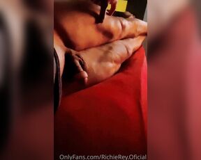 RichieRey Oficial aka richierey oficial - 06-06-2021 OnlyFans Video - Viendo una serie ya en cama y otra vez solito