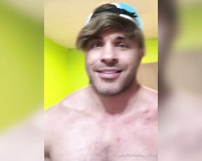 RichieRey Oficial aka richierey oficial - 09-02-2024 OnlyFans Video - Subí de peso casi 4 kilos  feliz domingo los amo besos en sus  I