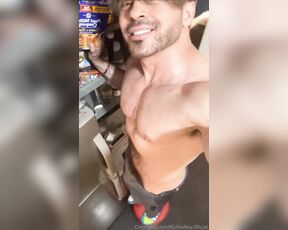 RichieRey Oficial aka richierey oficial - 06-23-2024 OnlyFans Video - Me das leche  para hacerte unos hot cakes  You give me milk  to