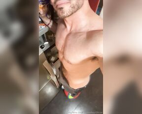 RichieRey Oficial aka richierey oficial - 06-23-2024 OnlyFans Video - Me das leche  para hacerte unos hot cakes  You give me milk  to