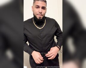 King Papi aka daddyvers - 01-31-2019 OnlyFans Video - A little strip show