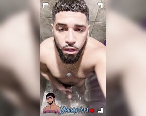 King Papi aka daddyvers - 10-05-2023 OnlyFans Video - Catch me in the gym showers I get so horny in there Like fuck