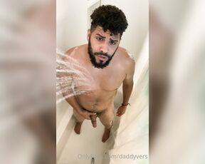 King Papi aka daddyvers - 06-22-2020 OnlyFans Video - Watch me take a quick shower