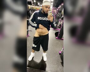 King Papi aka daddyvers - 11-30-2019 OnlyFans Video - At the gym today