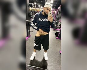 King Papi aka daddyvers - 11-30-2019 OnlyFans Video - At the gym today