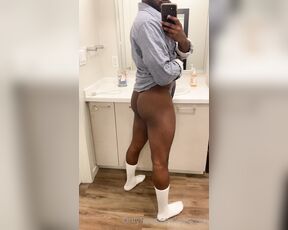 Kinky Rich aka chocliq - 07-11-2021 OnlyFans Video - Caught myself in the mirror before my flight