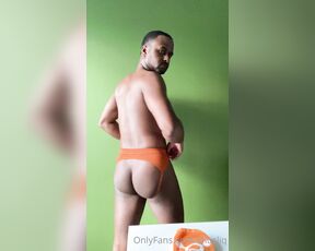 Kinky Rich aka chocliq - 04-08-2021 OnlyFans Video - Better looks in color