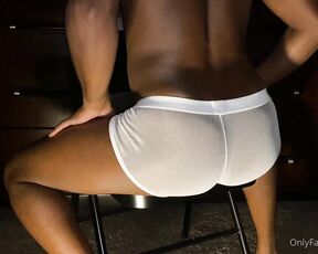 Kinky Rich aka chocliq - 08-25-2020 OnlyFans Video - Good morning to my man booty lovers