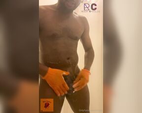 Kinky Rich aka chocliq - 10-16-2023 OnlyFans Video - Throat training and dick exfoliating are all part of proper shower routine