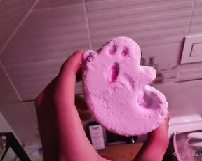 SnauwFlake aka snauwflake - 09-14-2021 OnlyFans Video - You know what is my favorite shop Lush 3 They make soap, shampoo and other stuff