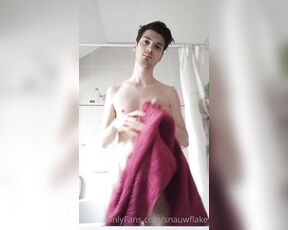 SnauwFlake aka snauwflake - 04-05-2021 OnlyFans Video - After a good shower lets dry together Apres une bonne douche, bien chaude