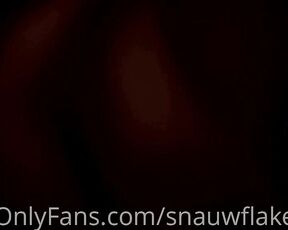 SnauwFlake aka snauwflake - 07-06-2021 OnlyFans Video - Hey guys, Ive made a video involving a gloryhole 3 Of course light isnt great but_npli