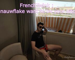 SnauwFlake aka snauwflake - 05-14-2022 OnlyFans Video - It was breakfast time, so of course I was hungry and I wanted some dicks to