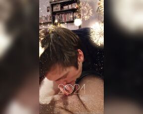 SnauwFlake aka snauwflake - 01-01-2024 OnlyFans Video - The best way to start the new year A cock in my mouth of course Comment