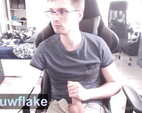 SnauwFlake aka snauwflake - 05-04-2024 OnlyFans Video - I love jerking off live I know you were pretty busy when I started jerking off,