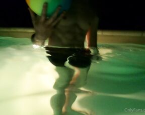 SnauwFlake aka snauwflake - 08-10-2020 OnlyFans Video - Trying the Go Pro by the pool at night  Enjoy Petit essai de la Go