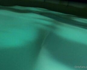 SnauwFlake aka snauwflake - 08-10-2020 OnlyFans Video - Trying the Go Pro by the pool at night  Enjoy Petit essai de la Go