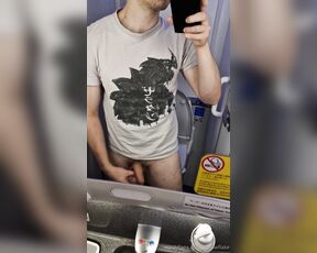 SnauwFlake aka snauwflake - 09-09-2024 OnlyFans Video - 14 hours of flight I cant resist to show you my cock 3 Avec un vol