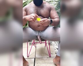 Jodymuscle aka jodymuscle - 09-18-2021 OnlyFans Video - Showing off a bit on my garden in London