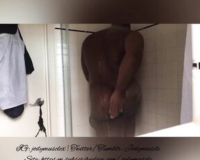 Jodymuscle aka jodymuscle - 05-01-2020 OnlyFans Video - Old white man spying on me while i was washing my ass I think we are