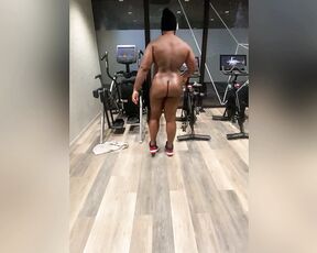 Jodymuscle aka jodymuscle - 06-26-2020 OnlyFans Video - Snuck into to this hotel gym to show off for yall Ran into a random straight