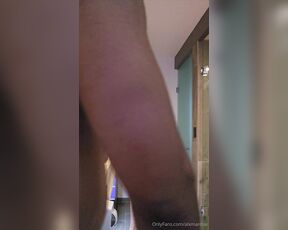 Alx Mardue aka alxmardue - 10-21-2024 OnlyFans Video - Estaba con mi amigo y ambos necesitábamos meternos a bañar, a él se le ocurrió que