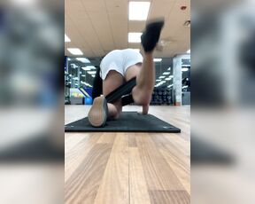 Gymnastkid589 aka gymnastkid589 OnlyFans - Someone asked for a quick booty workout vid aha