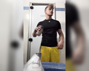 Denis Dosio aka denisdosio OnlyFans - Beh… ero in palestra e ho pensato,