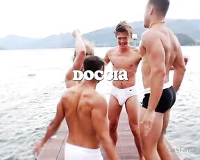 Denis Dosio aka denisdosio OnlyFans - Doccia tra culetti sodi, preferite quello italiano o americano pensavate ve lo mettessi in