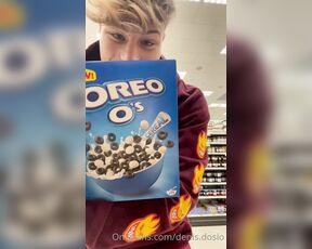 Denis Dosio aka denisdosio OnlyFans - Buona domenica viziatini questa la stata la mia mattinata traumatica tra latte e corn flakes