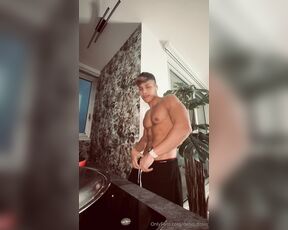 Denis Dosio aka denisdosio OnlyFans - Cucino qualcosa per te Shall I cook something for you