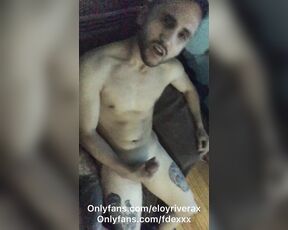 Eloy Rivera aka eloyriverax OnlyFans - Miren que rico nos masturbamos con @fdexxx Disfrutalo y si queres algun video especial Gay