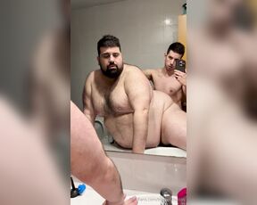 Chaser&chubby‍‍‍ aka trackerchubby - 12-18-2023 OnlyFans Video - Pillada en el baño Caught in the bathroom