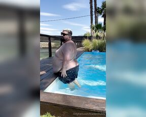 Chaser&chubby‍‍‍ aka trackerchubby - 06-11-2024 OnlyFans Video - Playing in the pool