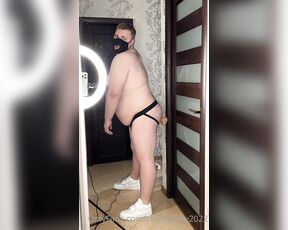 ChubbyAlex aka chubbyboy2022 - 07-11-2023 OnlyFans Video - Having fun with my new friend, I cant get used to him yet, hes very big,