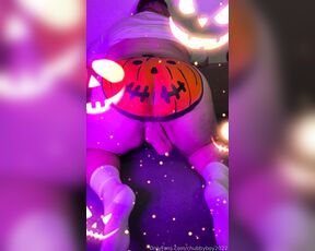 ChubbyAlex aka chubbyboy2022 - 10-28-2024 OnlyFans Video - Its time for Halloween I hope my pumpkin is driving you crazy