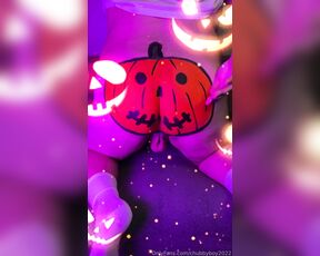 ChubbyAlex aka chubbyboy2022 - 10-28-2024 OnlyFans Video - Its time for Halloween I hope my pumpkin is driving you crazy