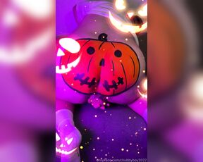 ChubbyAlex aka chubbyboy2022 - 10-28-2024 OnlyFans Video - Its time for Halloween I hope my pumpkin is driving you crazy