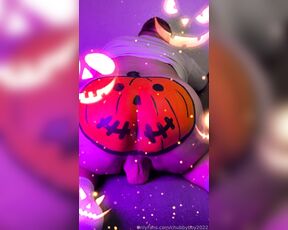 ChubbyAlex aka chubbyboy2022 - 10-28-2024 OnlyFans Video - Its time for Halloween I hope my pumpkin is driving you crazy