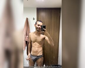 Esteban aka fuchsbau87 - 01-25-2023 OnlyFans Video - Estaba súper Hot cuando me fui a bañar, termine jugando con mi polla, en vez de